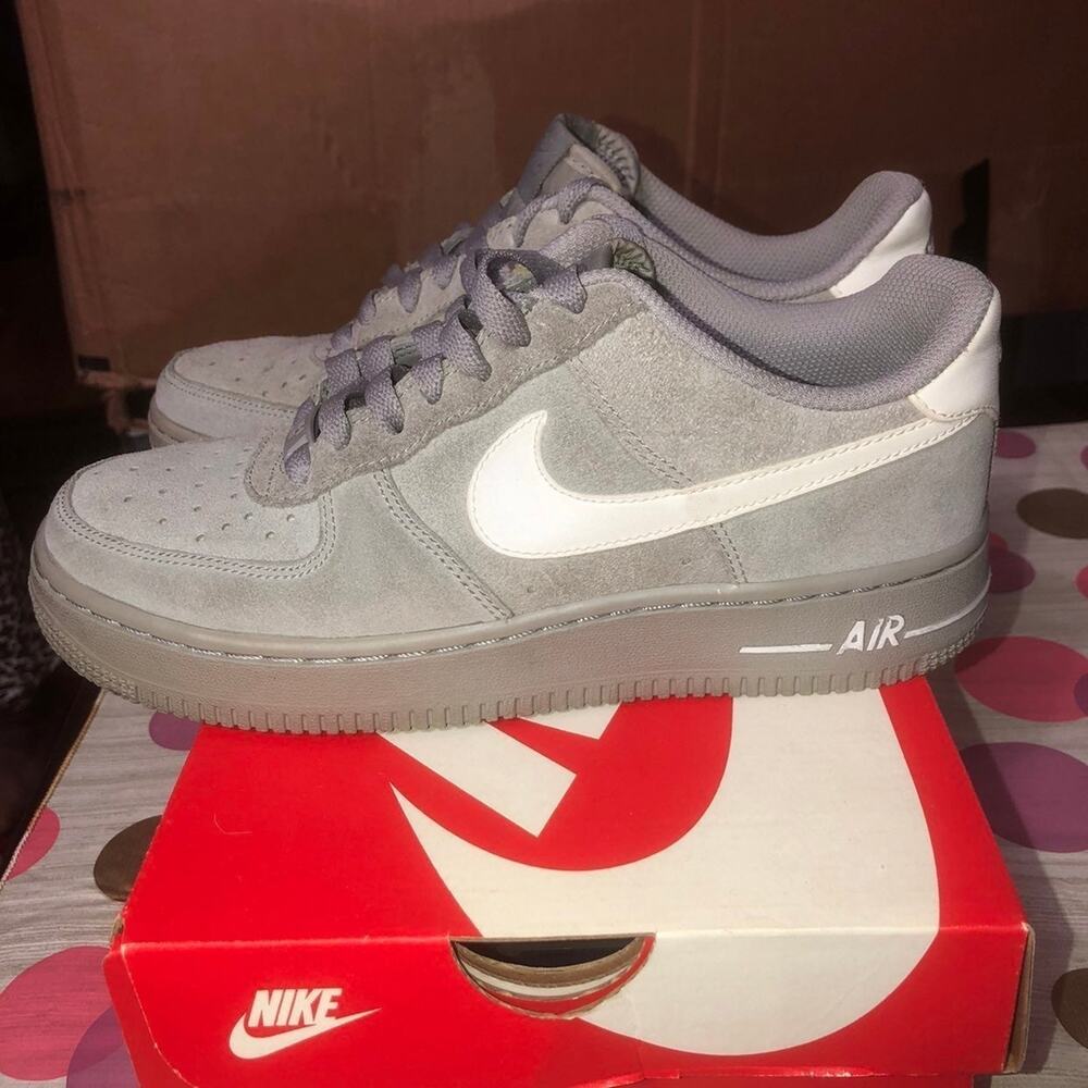 Nike Air force 1 premiunm '07 size 5.5 in grey